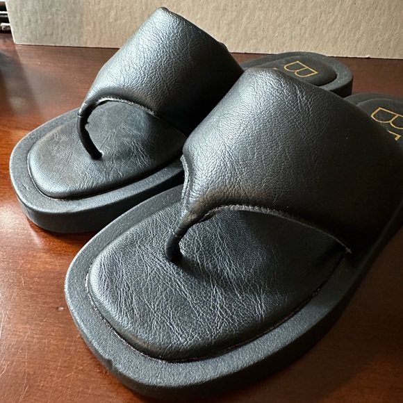 Beach By Matisse Black Slide Sandals - Picture 4 of 9